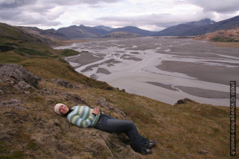 Alex et le fleuve Jökulsá í Lóni. Photo © André M. Winter