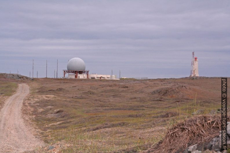 Radar et phare du Cap Stokksnes. Photo © André M. Winter
