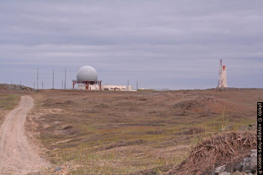 Radar et phare du Cap Stokksnes. Photo © André M. Winter