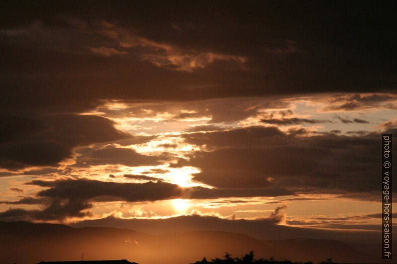 Coucher de soleil à Höfn. Photo © Alex Medwedeff