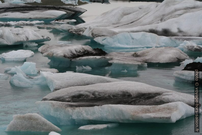 Glace sale dans le lac Jökulsárlón. Photo © Alex Medwedeff