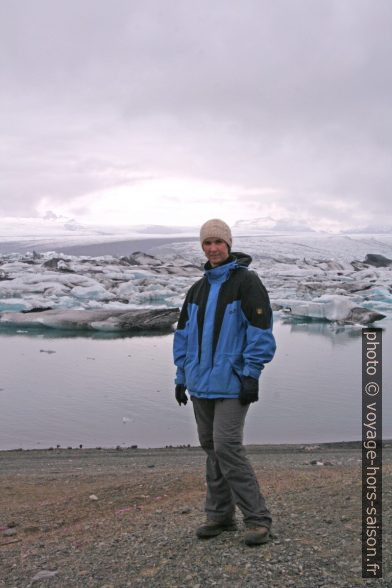 Alex au Jökulsárlón. Photo © André M. Winter