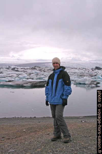 Alex au Jökulsárlón. Photo © André M. Winter