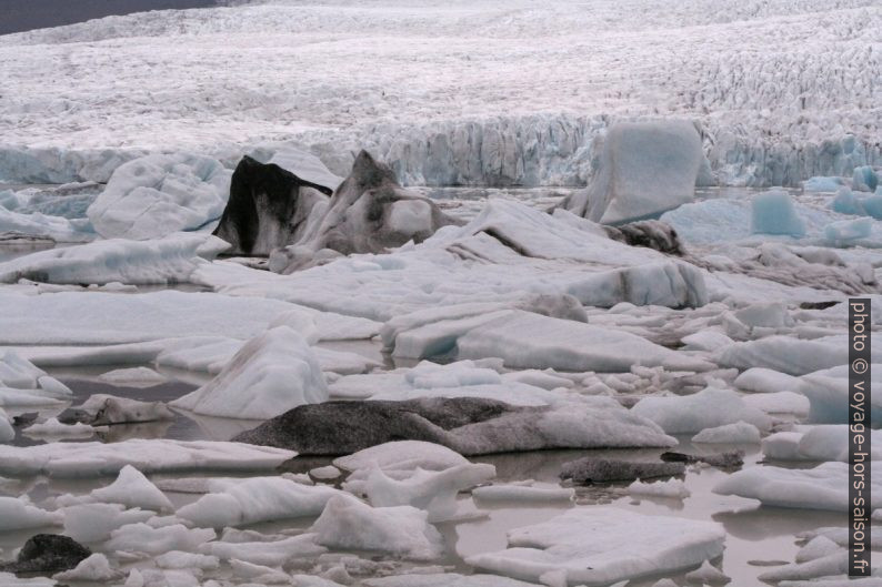 Lac Fjallsárlón au pied du glacier Fjallsjökull. Photo © André M. Winter