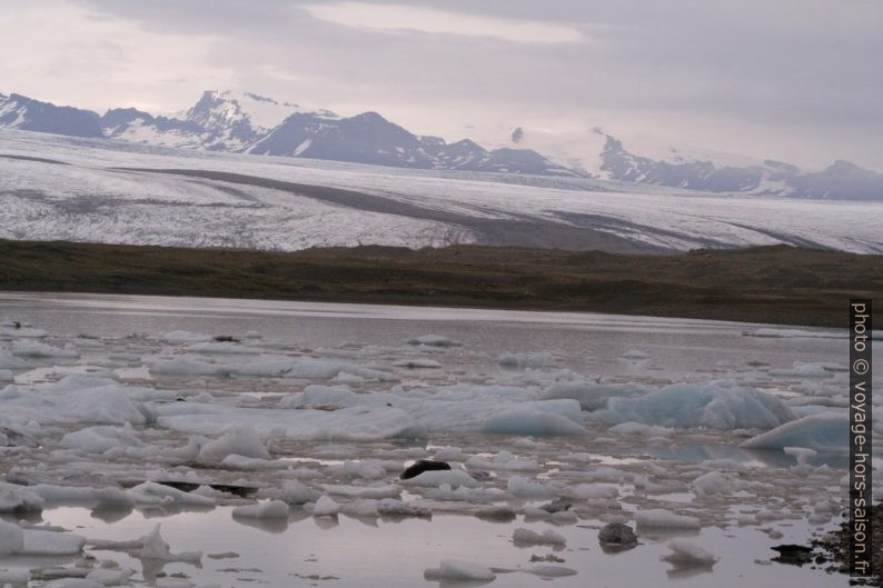 Lac Fjallsárlón et le glacier Breiðamerkurjökull au fond. Photo © André M. Winter