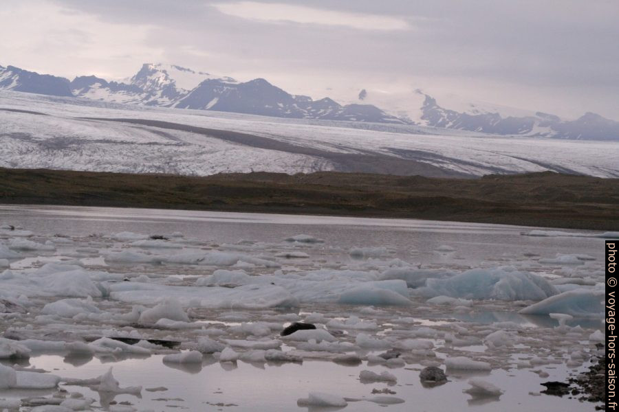 Lac Fjallsárlón et le glacier Breiðamerkurjökull au fond. Photo © André M. Winter