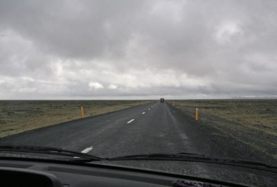 La route 1 dans la plaine du Skeiðaràrsandur. Photo © André M. Winter