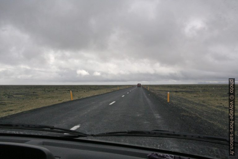 La route 1 dans la plaine du Skeiðaràrsandur. Photo © André M. Winter