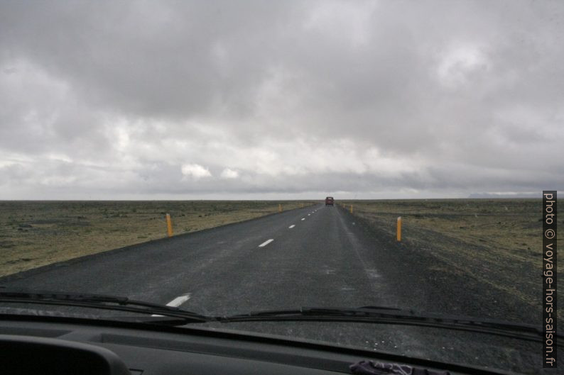 La route 1 dans la plaine du Skeiðaràrsandur. Photo © André M. Winter
