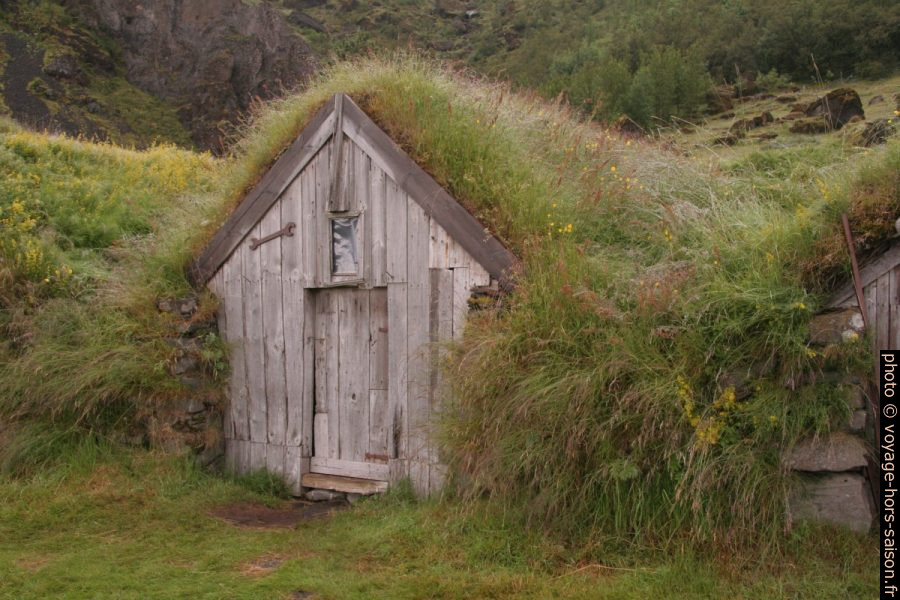 Cabane en tourbe à Núpsstaður. Photo © André M. Winter