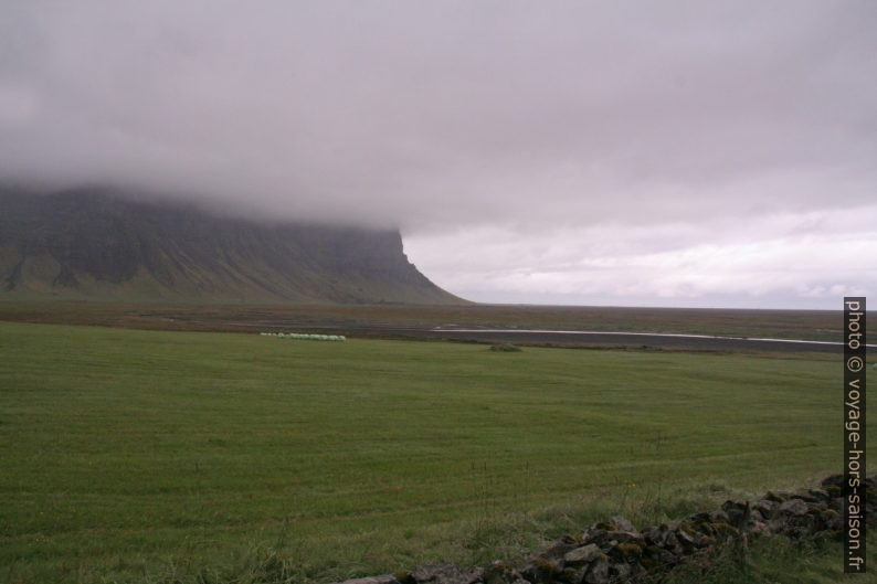 Le Lómagnúpur sous les nuages. Photo © André M. Winter