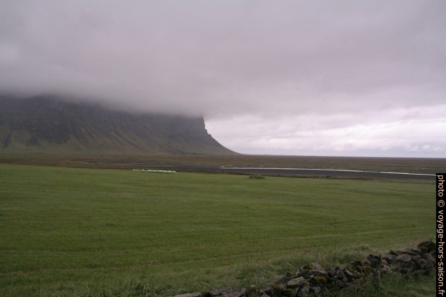Le Lómagnúpur sous les nuages. Photo © André M. Winter