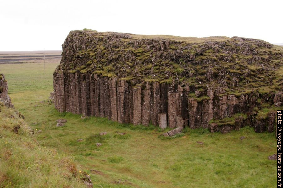 Colonnes de basalte de Dverghamrar. Photo © André M. Winter