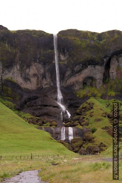 La cascade Foss á Siðu. Photo © André M. Winter