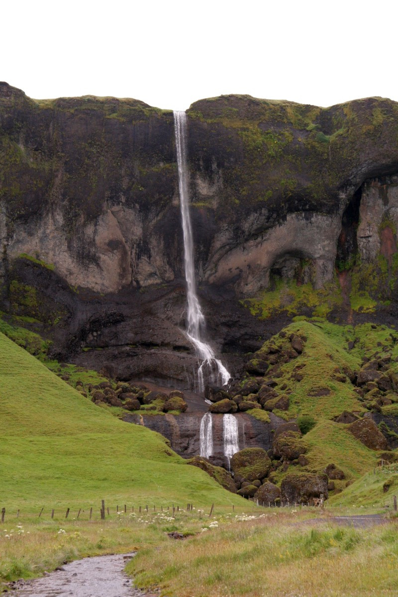 La cascade Foss á Siðu. Photo © André M. Winter
