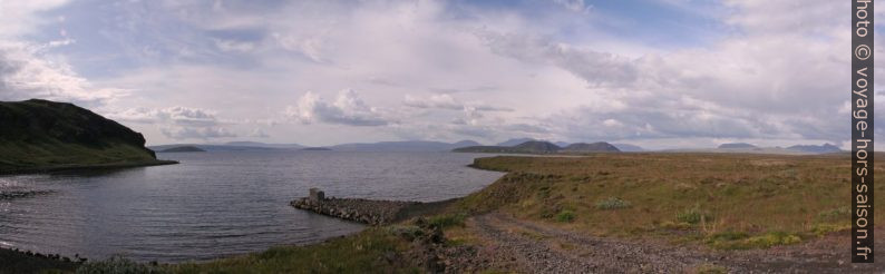 La baie Ölfusvatnsvík dans le sud du lac Þingvallavatn. Photo © André M. Winter