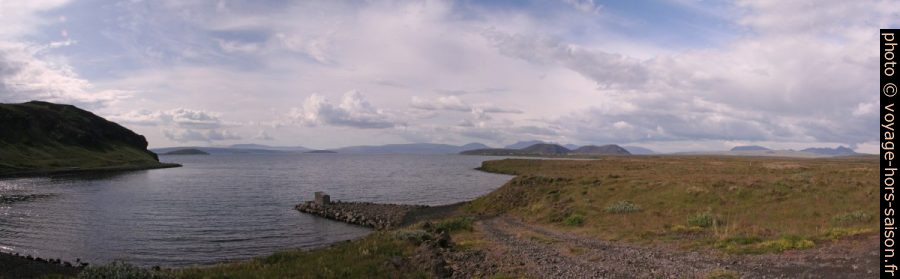 La baie Ölfusvatnsvík dans le sud du lac Þingvallavatn. Photo © André M. Winter