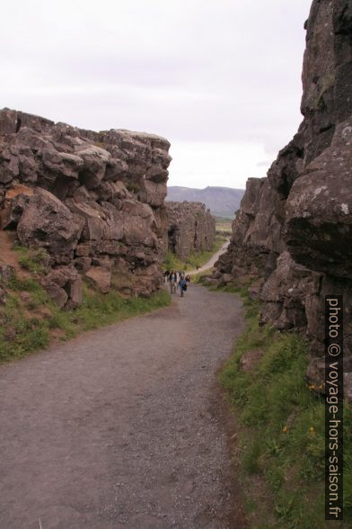 Le chemin dans l'Almannagjá. Photo © André M. Winter