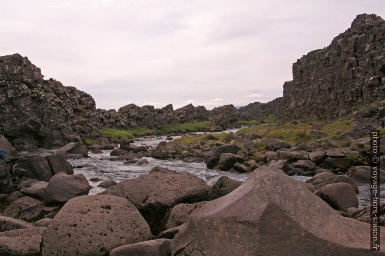 La rivière Öxará en aval de la cascade Öxarárfoss. Photo © André M. Winter