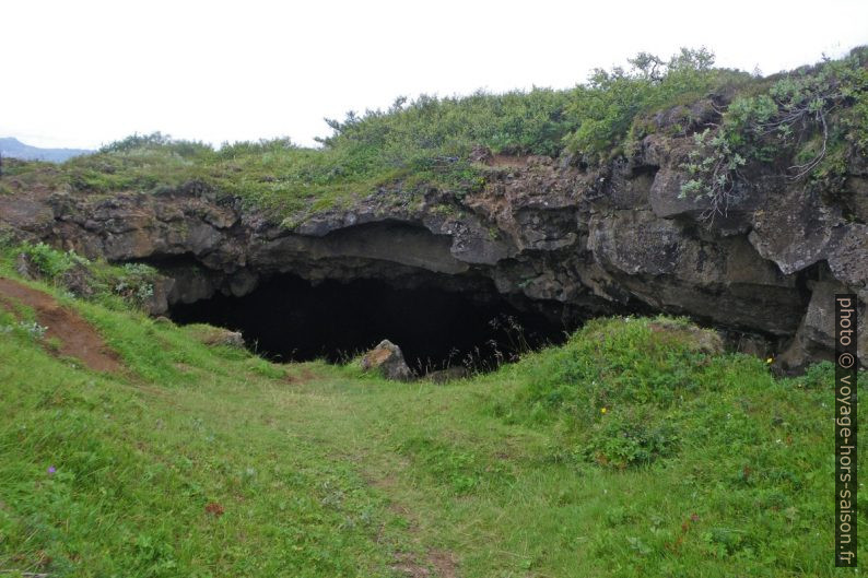 Accès au tunnel de lave Gjábakkahellir . Photo © André M. Winter