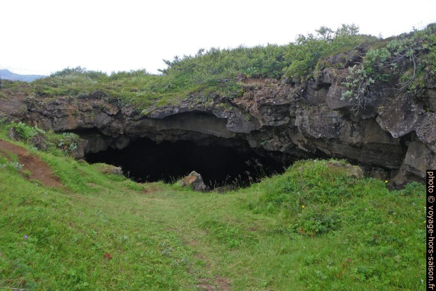 Accès au tunnel de lave Gjábakkahellir . Photo © André M. Winter