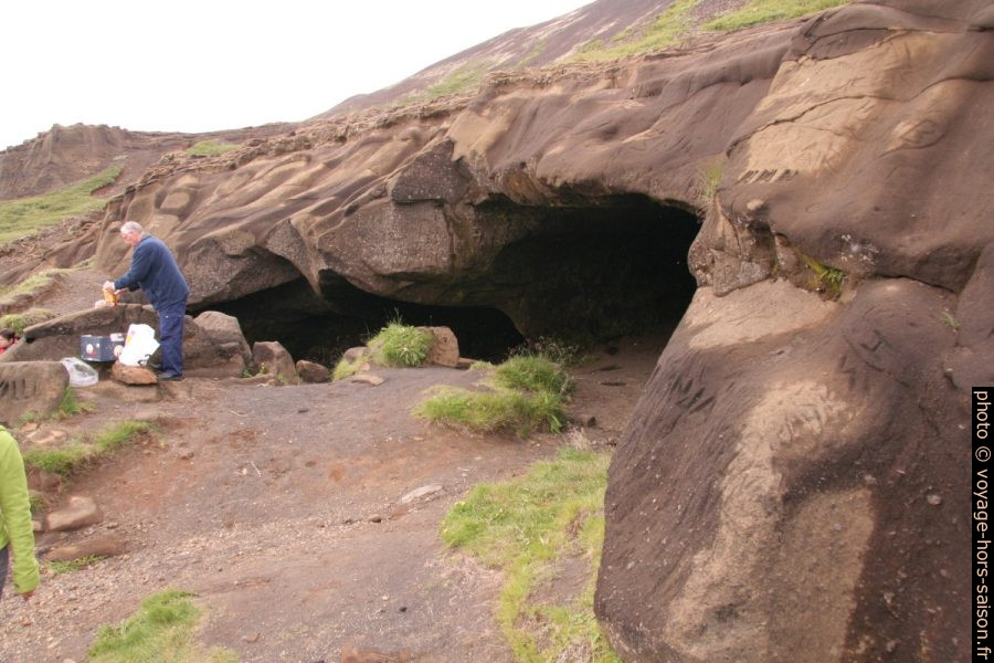 Grotte droite de Laugarvatnshellar. Photo © André M. Winter