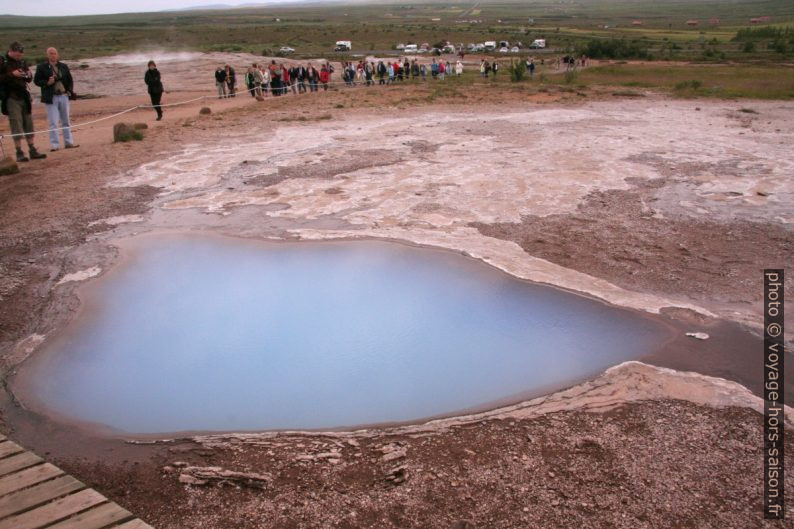 L'eau turquoise opaque de la source Blesi. Photo © André M. Winter