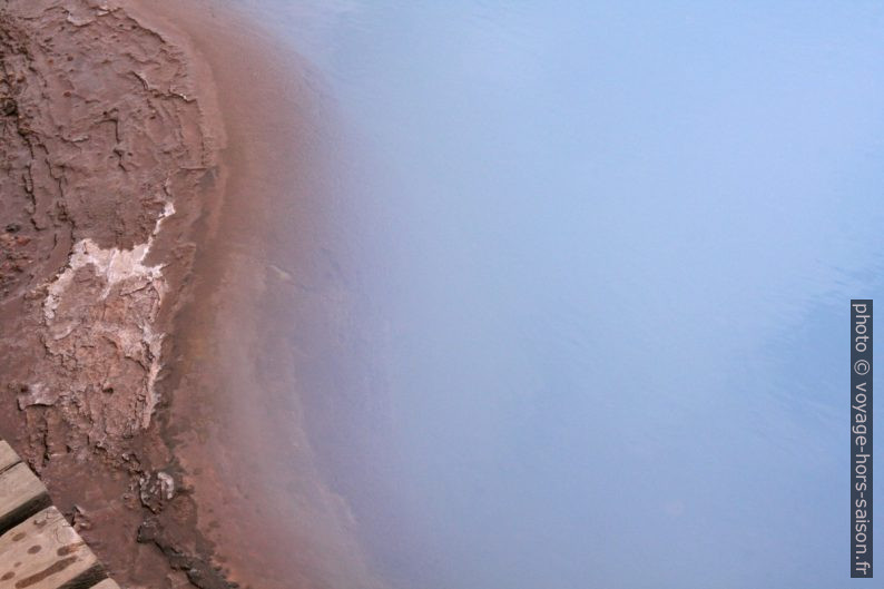 Couleur de l'eau de la source Blesi. Photo © André M. Winter