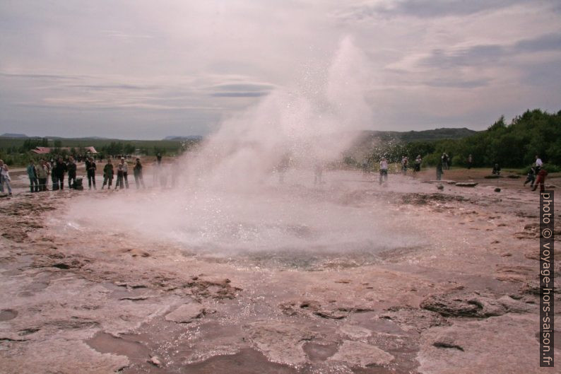 Fin d'une éruption du Strokkur. Photo © André M. Winter