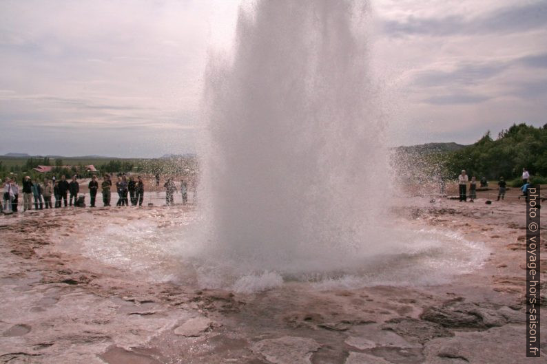 Eau et vapeur d'eau du Strokkur. Photo © André M. Winter