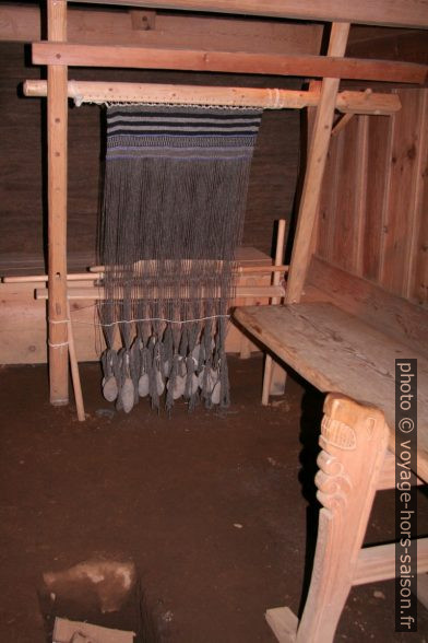 Un métier à tisser dans la maison longue de Þjódvelðisbærinn . Photo © André M. Winter