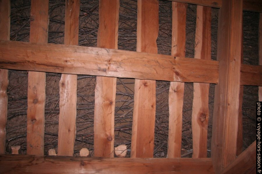 Toit de la ferme Þjódvelðisbærinn vu de l'intérieur. Photo © André M. Winter