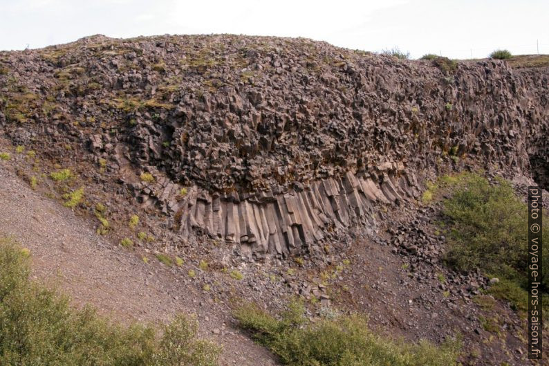 Orgues de basalte dans le bassin du Gjárfoss. Photo © André M. Winter