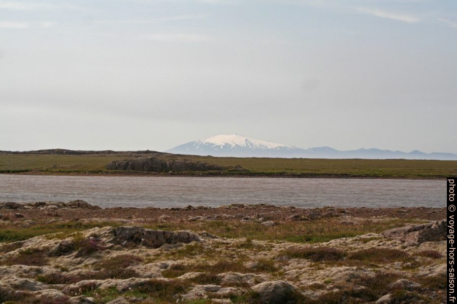 Le lac Hólmakotsvatn et le volcan Snæfellsjökull au loin. Photo © André M. Winter