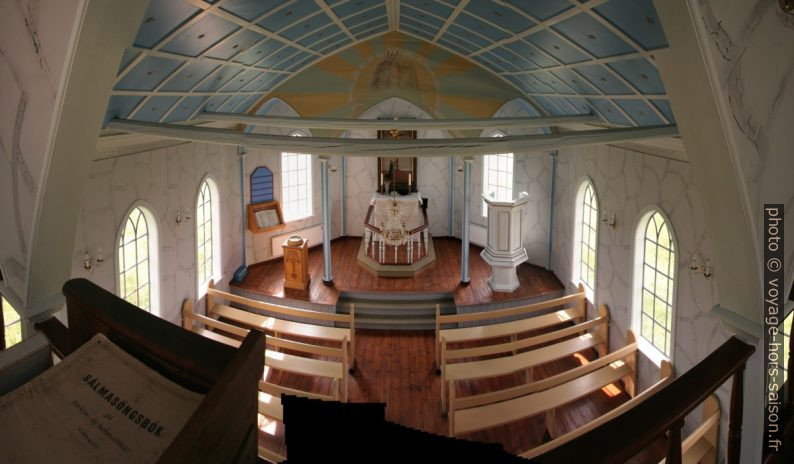 Nef de l'église d'Akrar vue de la galerie. Photo © André M. Winter