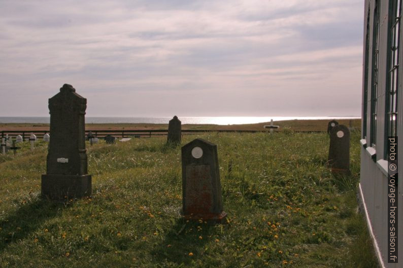 Pierre tombales du cimetière d'Akrar. Photo © Alex Medwedeff