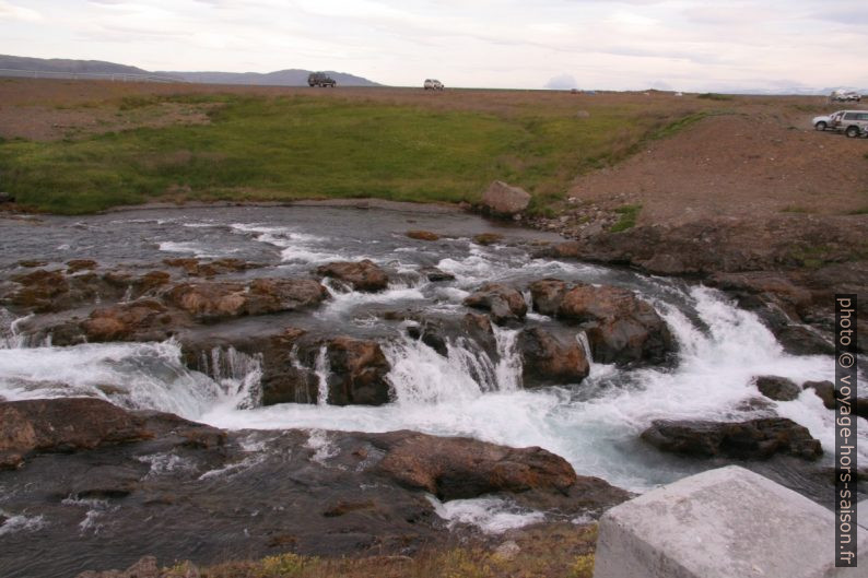 la cascade Brúarfoss sur la rivière Hítará. Photo © André M. Winter