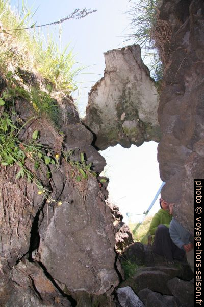 Os de baleine à l'entrée de la Source Írokrabrunnur. Photo © André M. Winter