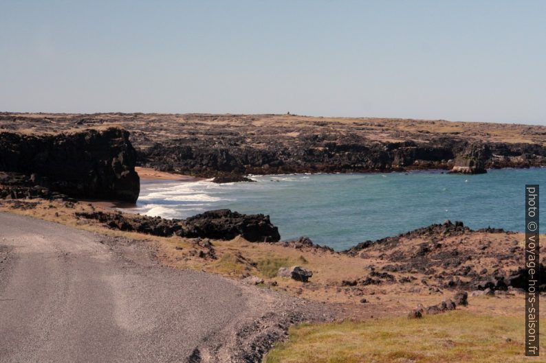 La plage de Skarðsvík. Photo © André M. Winter