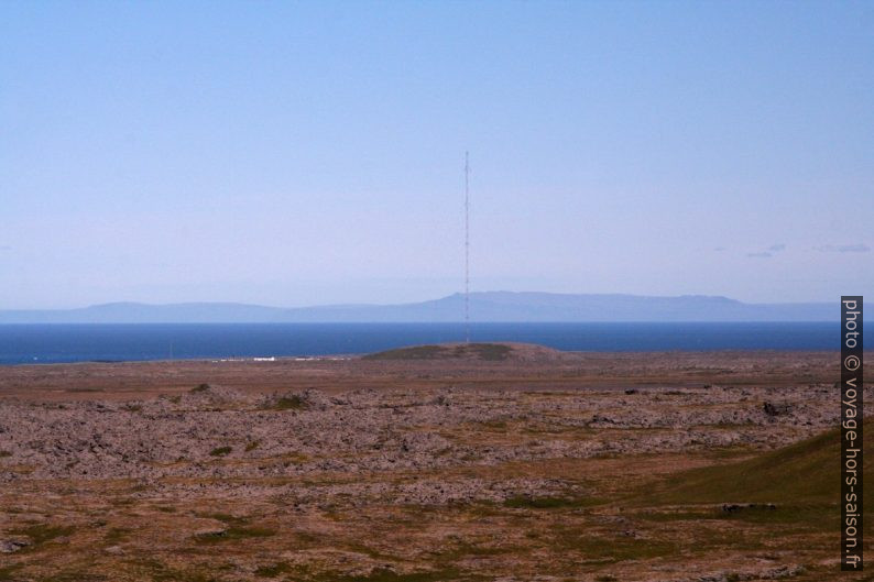 L'antenne radio de Hellisandur. Photo © André M. Winter