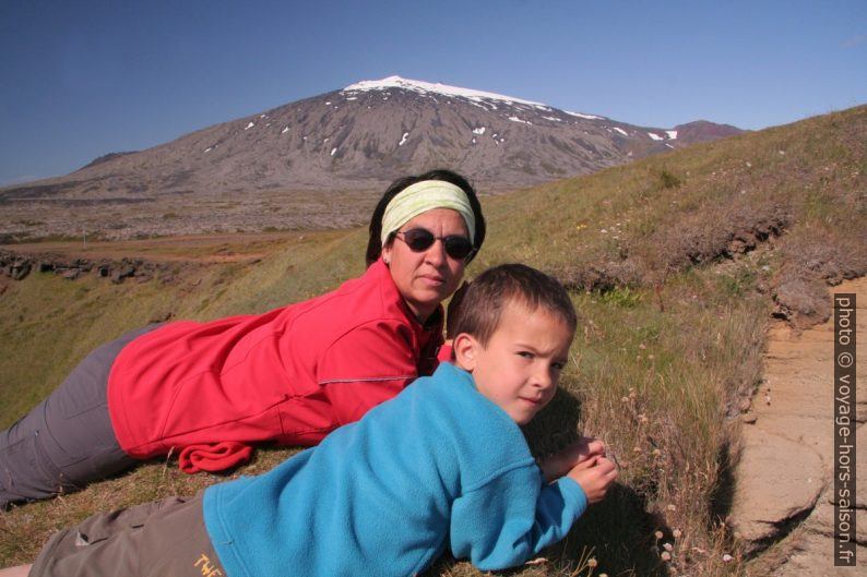 Alex et Nicolas au sud du Snæfellsjökull. Photo © André M. Winter