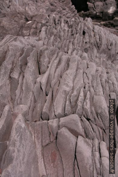 Structure de roche à Hellnar. Photo © André M. Winter