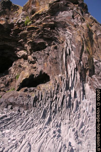 Structure de roche à Hellnar. Photo © André M. Winter