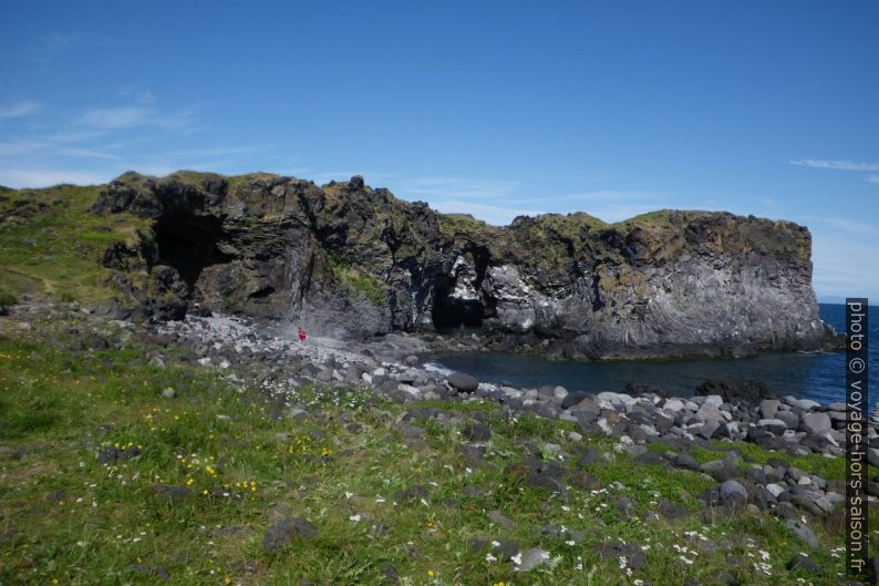 Grotte Baðstofuhellir à Hellnar. Photo © André M. Winter