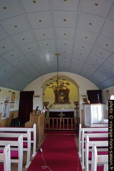 Dans l'église de Hellnar. Photo © André M. Winter