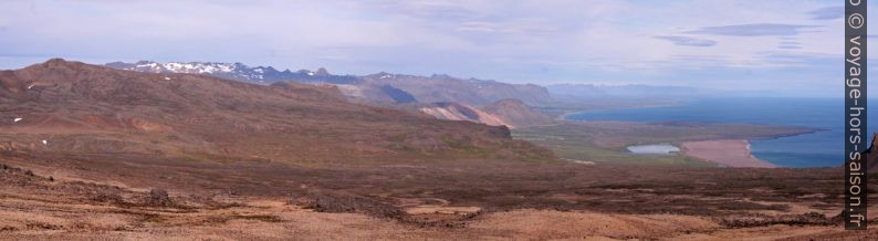 Hraunlandarif et Breiðavík vus du Hnausahraun. Photo © André M. Winter