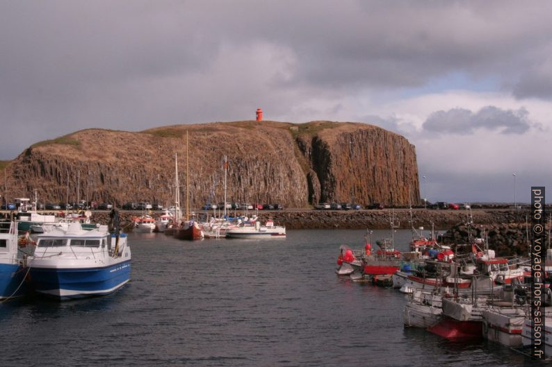 L'Île Súgansay devant Stykkishólmur. Photo © André M. Winter