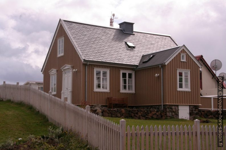 Ancienne masion en bois à Stykkishólmur. Photo © André M. Winter