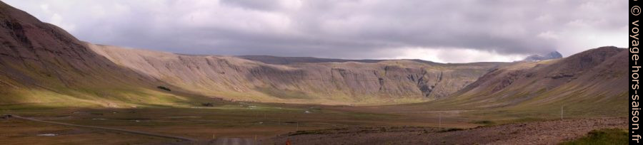Ferme Kársstaðir au fond du Álftafjörður. Photo © André M. Winter