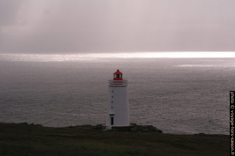 Le phare de Skarð à l'entrée du Miðfjorður. Photo © André M. Winter